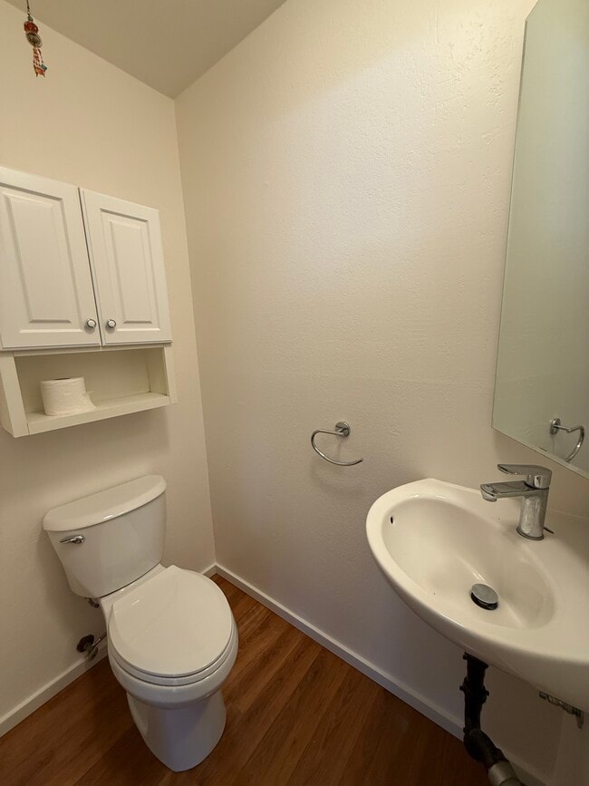 Building Photo - 4994 Country Club Dr