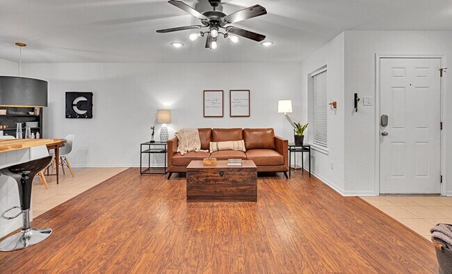 Building Photo - 2 Bedroom Condo Just One Block From Campus!