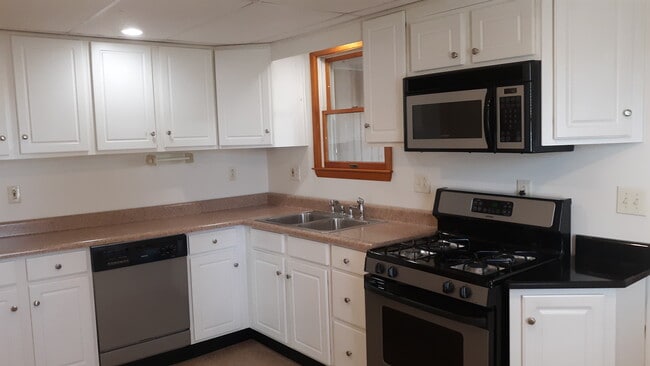 Kitchen - 81 Barber St