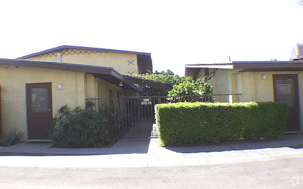 Foto del edificio - Adobe