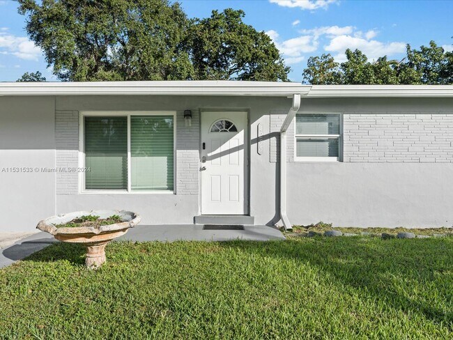 Building Photo - 4255 SW 50th St