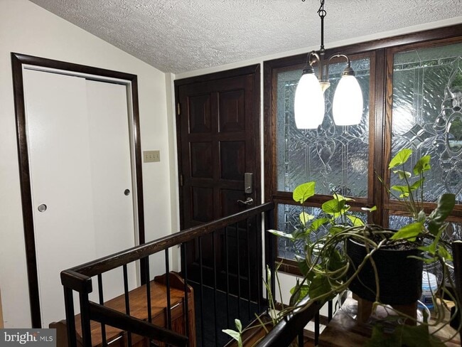 Foto del edificio - 11800 Wolf Run Ln