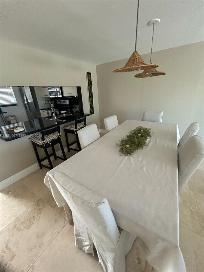 Foto del edificio - 4000 NE 168th St