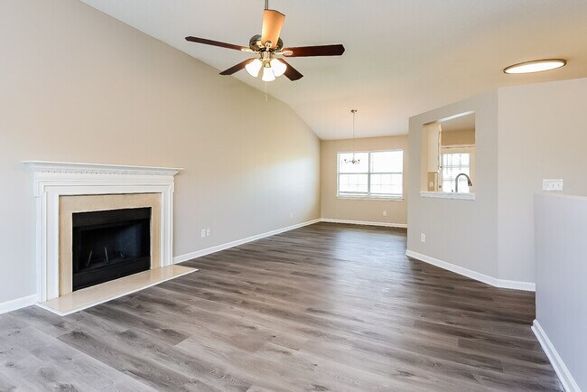 Building Photo - 12 Southview Dr