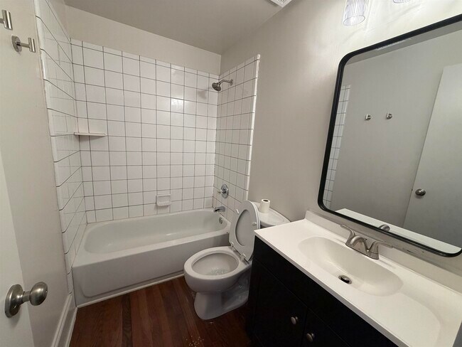 Foto del edificio - 129 Talbot Ave