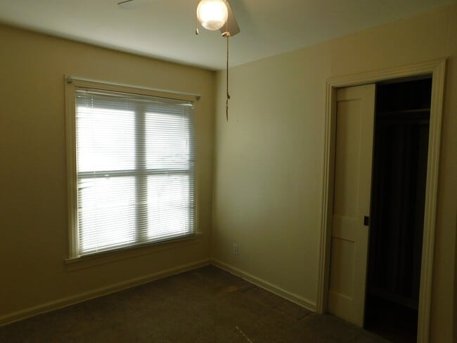 Building Photo - Lots of character in this 2 bedroom/1 bath...
