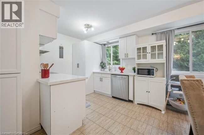 Building Photo - 187A Cedarvale Crescent