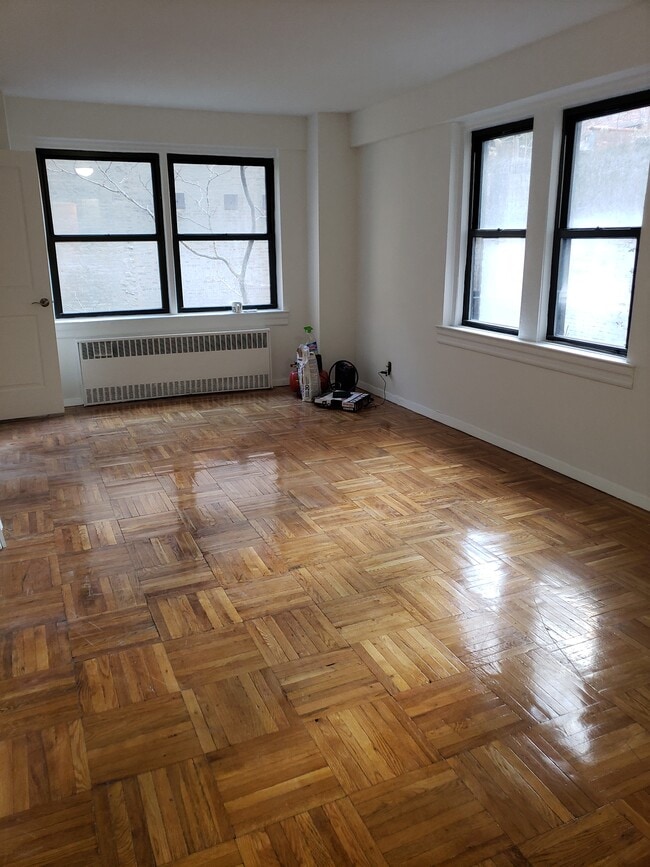 Building Photo - 30 E 81st St