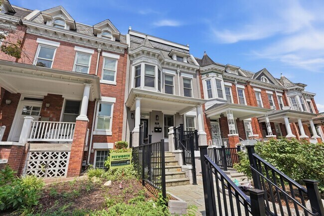 Building Photo - 1343 Otis Pl NW