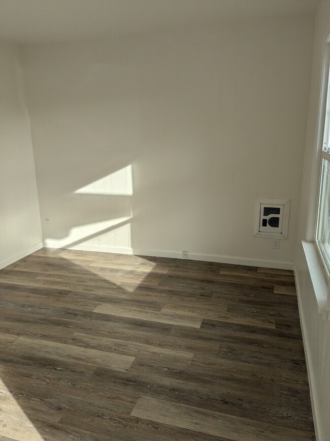 Building Photo - 241 E Main St