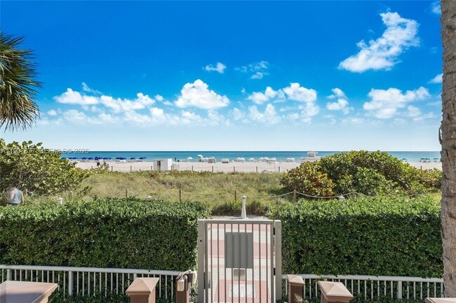 Foto del edificio - 3739 Collins Ave