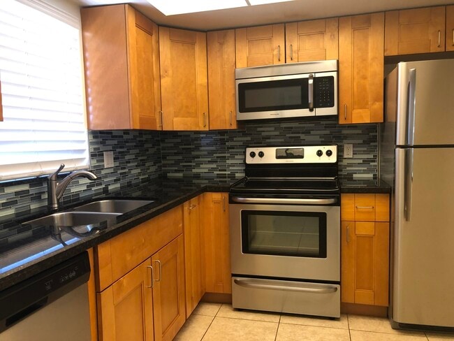 Building Photo - 5811 NE 14th Rd