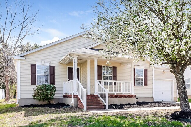 Building Photo - 15123 De Havilland Dr