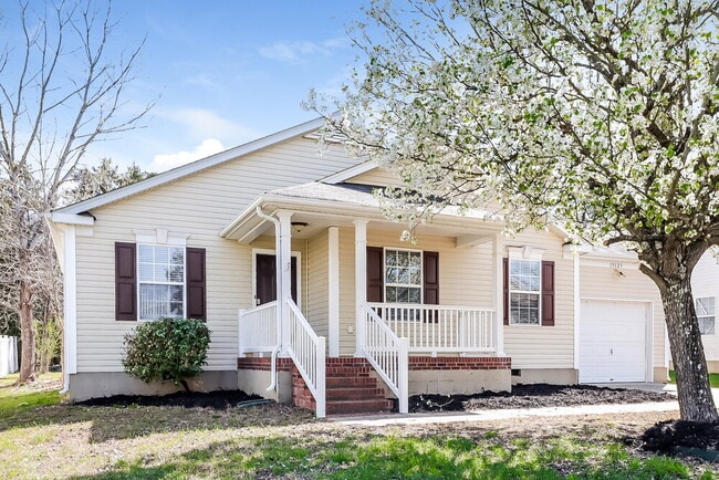 Foto del edificio - 15123 De Havilland Dr