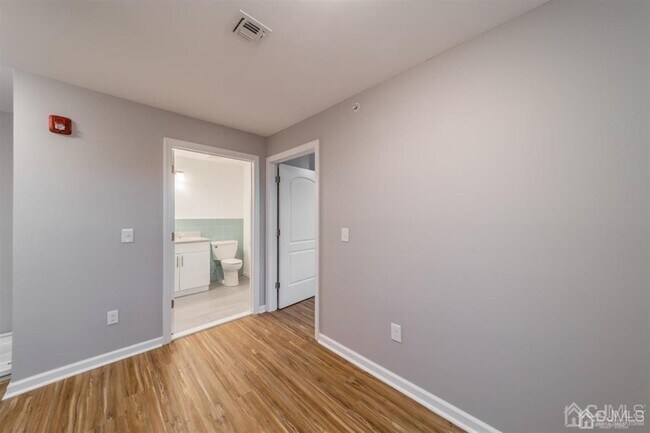 Foto del edificio - 875 Port Reading Ave