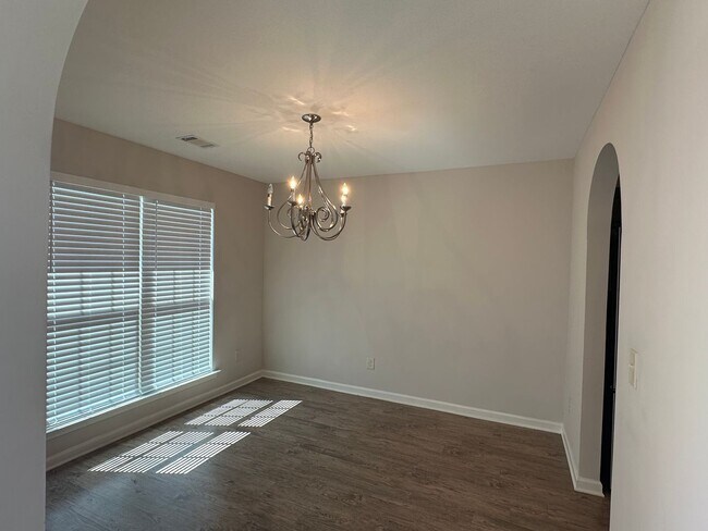 Foto del edificio - Prattville Home with Garage!