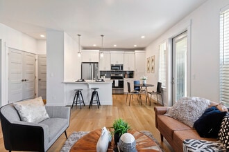 Building Photo - 6226 S Astrantia Ln