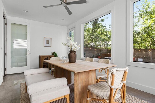 Foto del edificio - 1182 Oak Grove Ave