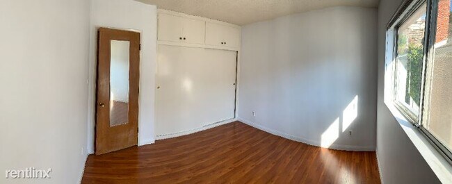 Building Photo - 2 br, 1 bath Townhome - 8202 Pershing Drive