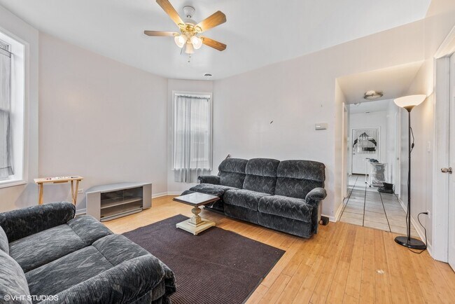 Living/DIning Room - 4520 N Drake Ave