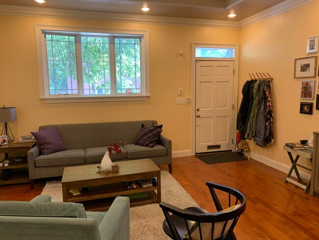 Photo - 527 Catharine St House