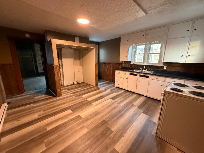 Building Photo - 133 Defiance Ave