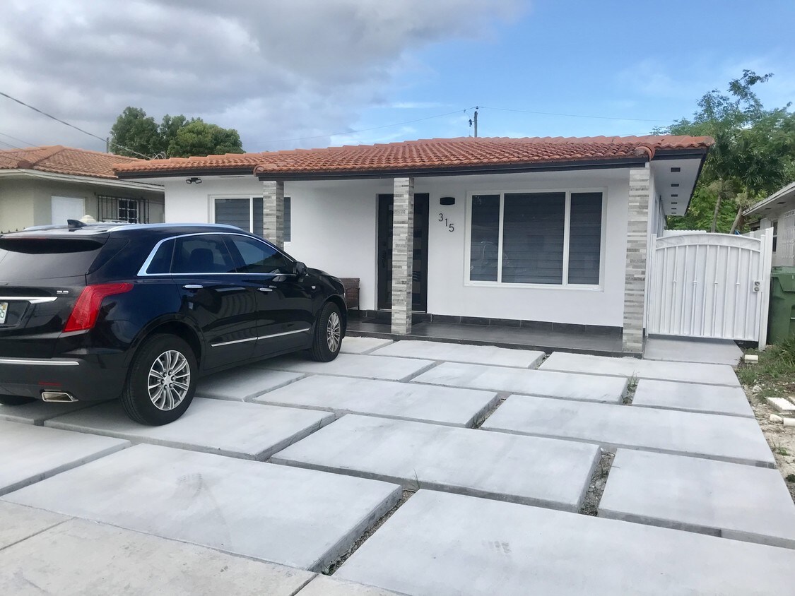315 NW 57th Ct, Miami, FL 33126 House Rental in Miami, FL