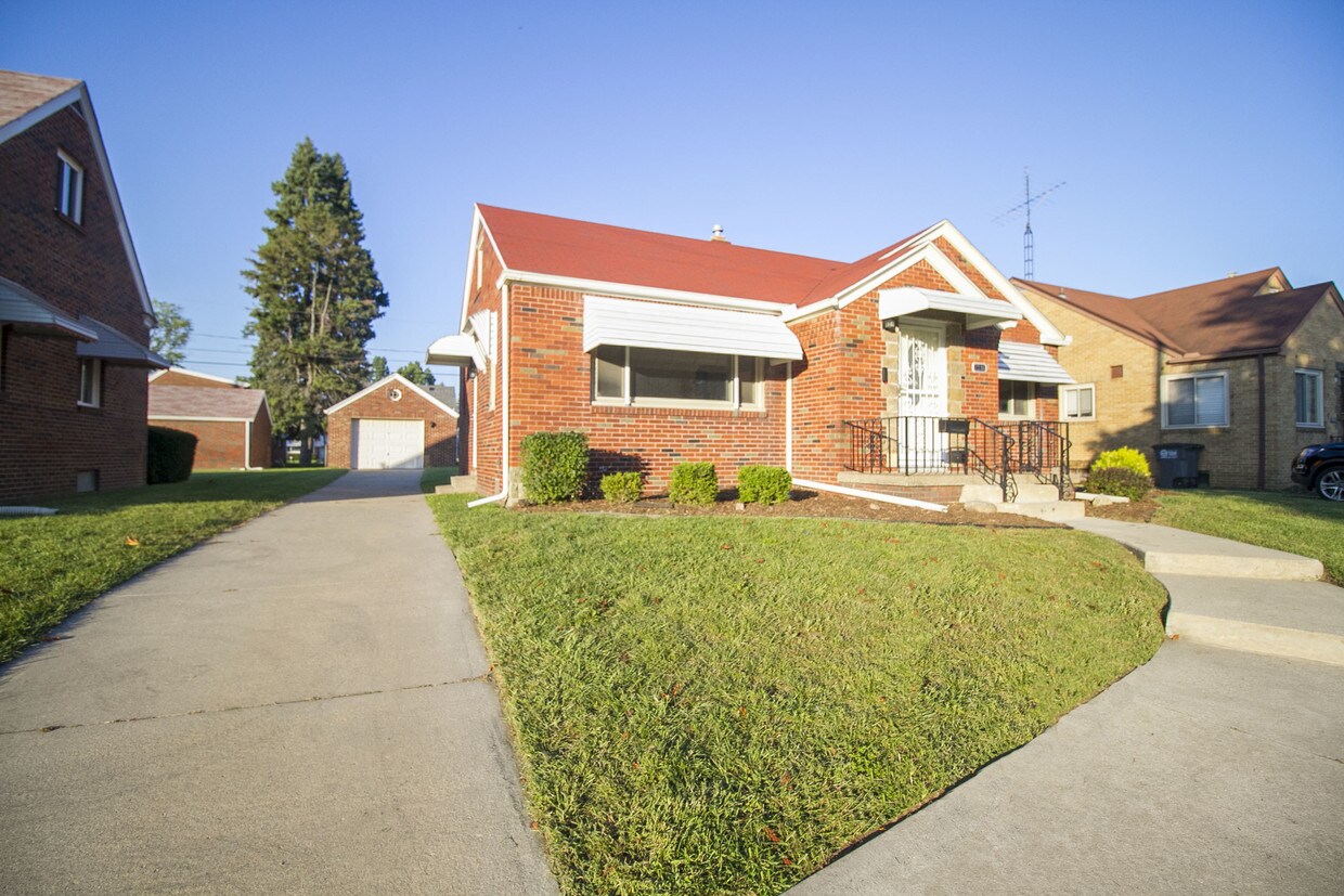 2286 Hinde Rd, Toledo, OH 43607 House for Rent in Toledo, OH