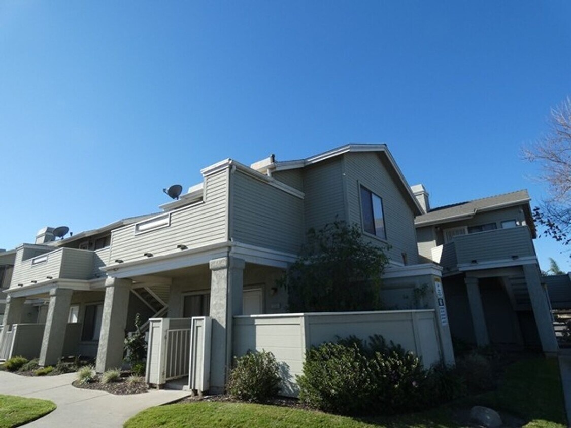 Foto principal - Lovely remodeled River Ranch condo