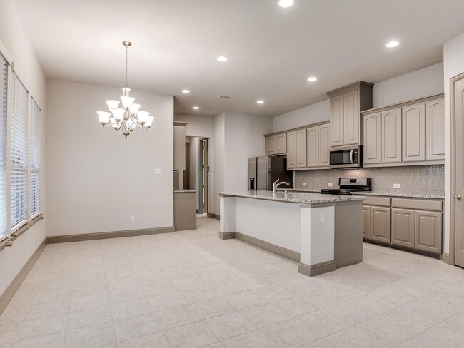 Foto del edificio - 7685 Regal Ln