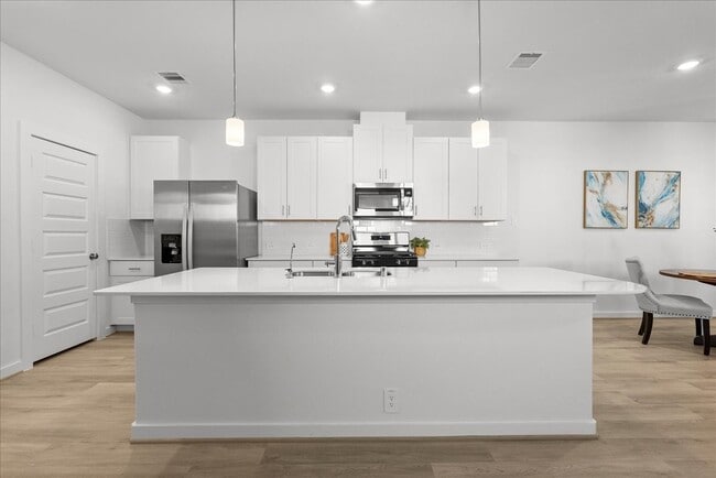 Building Photo - 535 Avisa Dr