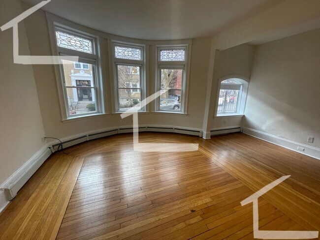 Foto del edificio - Large Studio Available 6/1/26