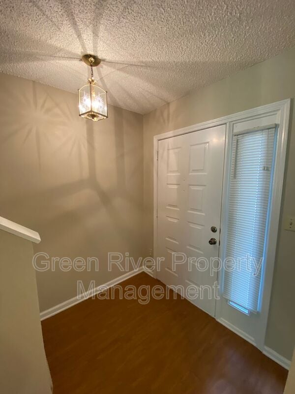 Foto del edificio - 4129 Quiet Crk Lp