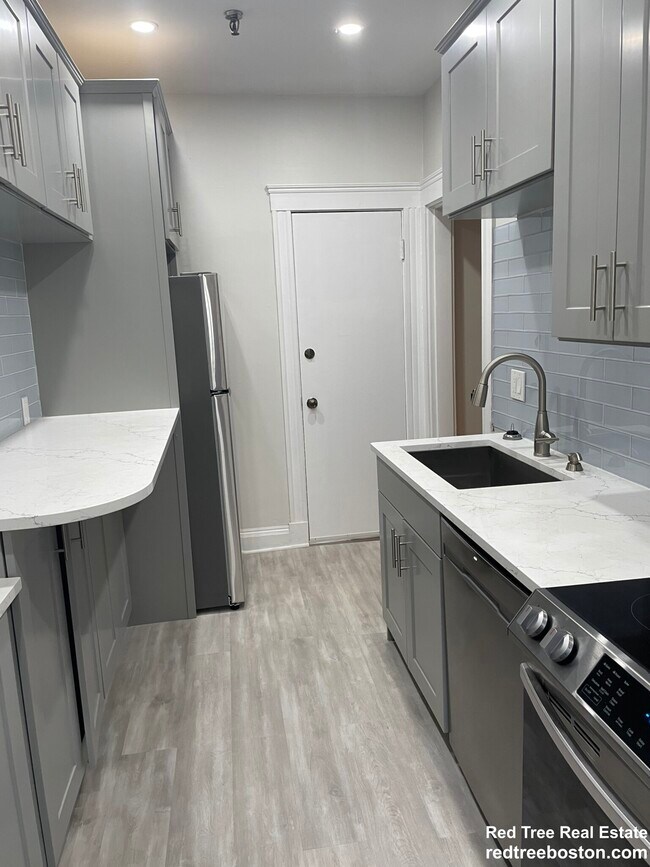 Foto del edificio - 324 Chestnut Hill Ave