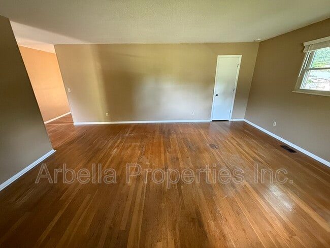 Building Photo - 2708 Granbrook Dr