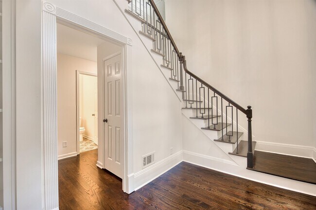 Building Photo - 1080 Willow Bend Dr