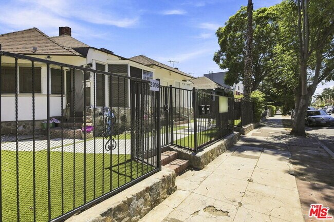 Foto del edificio - 2910 S Budlong Ave
