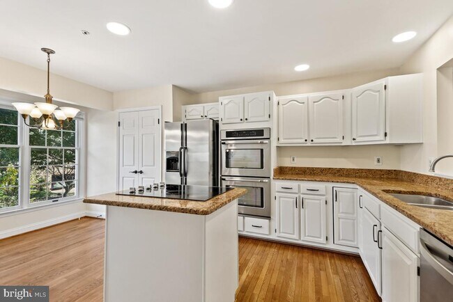 Building Photo - 30 Sterling Ct