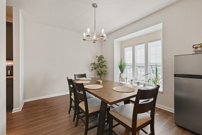 Foto del edificio - 1320 Kingsgate Dr