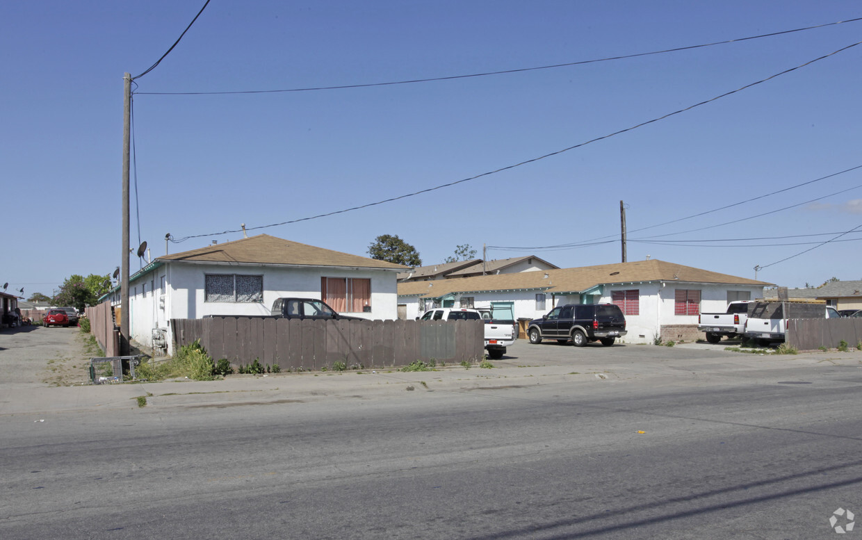 Primary Photo - 1150 E Laurel Dr