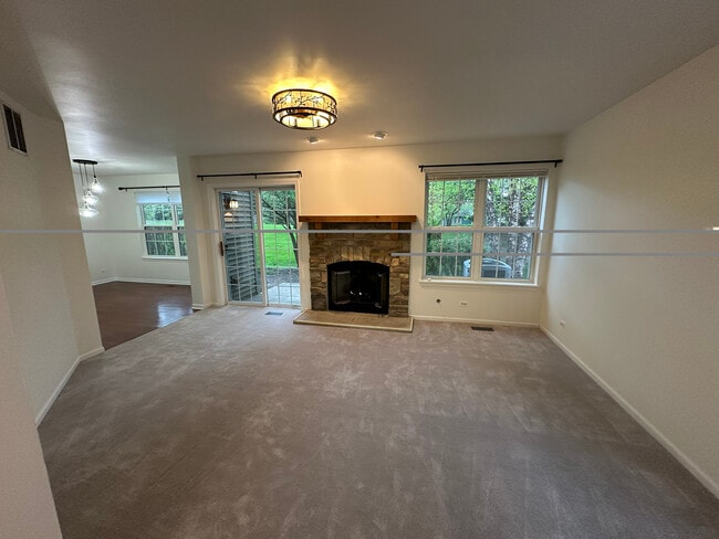 Building Photo - 560 Lancaster Dr