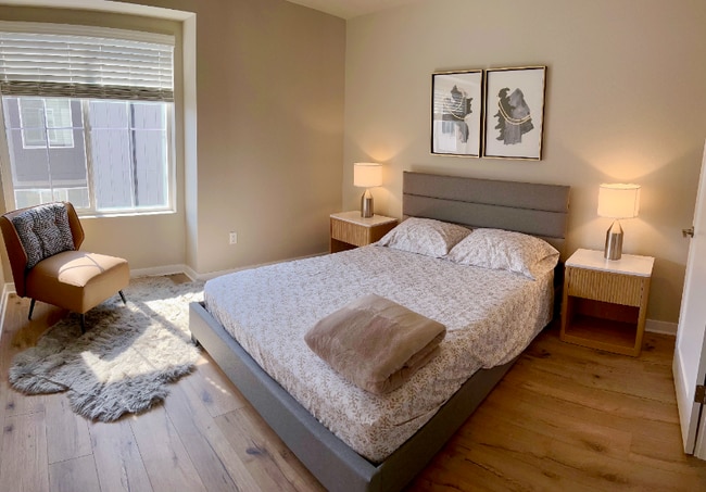Photo - 15423 Admiralty Way Townhome
