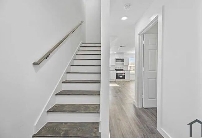 Building Photo - 8224 Bigwood St