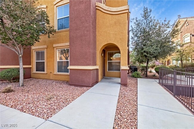 Building Photo - 3975 N Hualapai Way