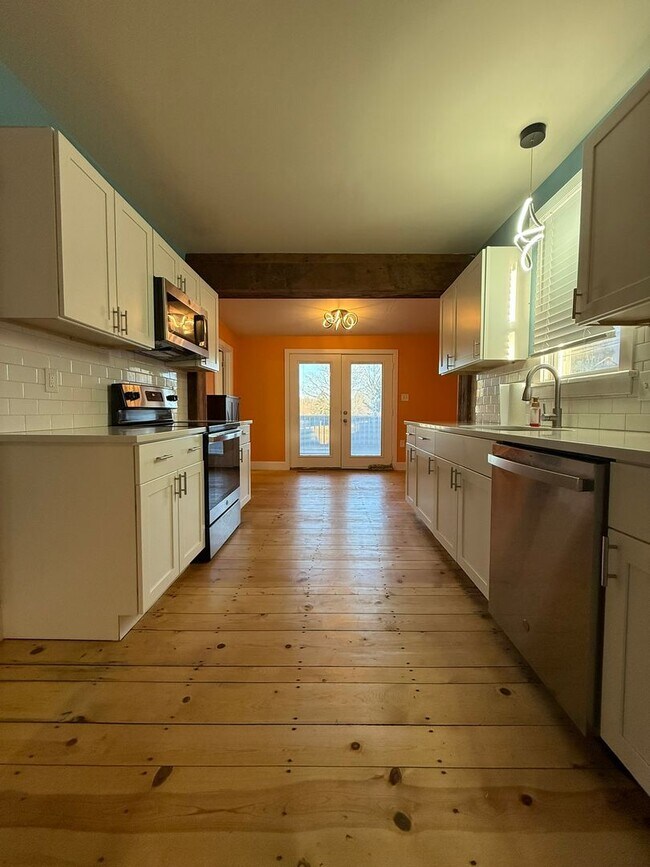 Building Photo - 960 Maple St