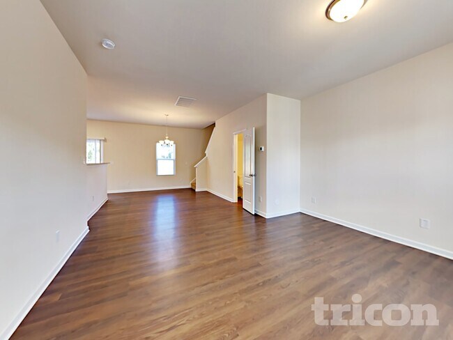 Foto del edificio - 1357 Waylon Ave