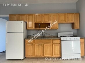 Building Photo - 41 W 54th St