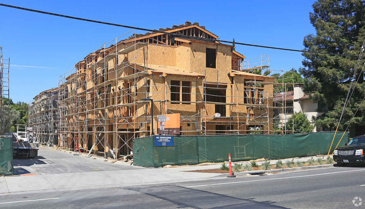 Building Photo - The Landing West