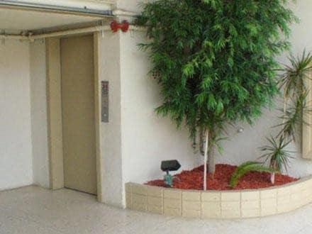 Building Photo - 2 bedroom in Los Angeles CA 90008