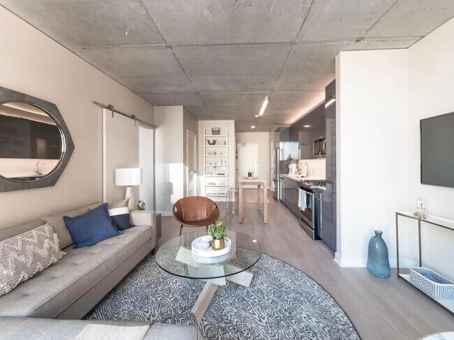 Foto del edificio - 330 W Grand Ave